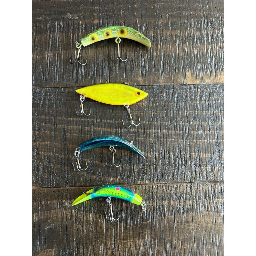 Set Of 4 Vibrant Fishing Lures With Hooks For Freshwater & Saltwater Angling